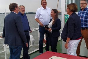 Corinna Lange mit Bernd Lange MdEP zu Besuch im Seehafen Stade